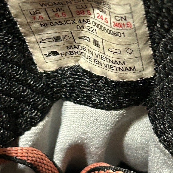 The North Face Hiking Boots - Picture 5 of 10